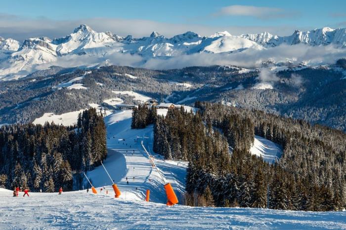 sneh-nádherná-fotomontáž-a-snehu-nádherná-pohľad na lyžovačku