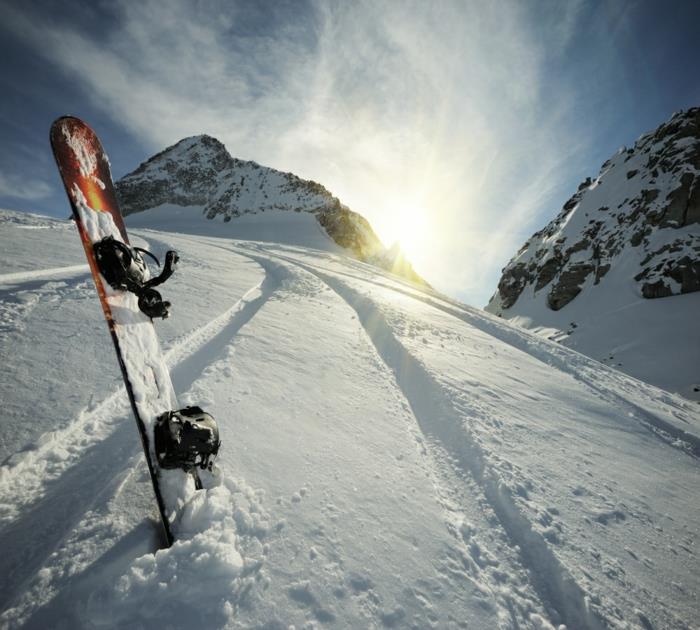 sneh-krásna-fotomontáž-a-snehu-nádherný-výhľad-na-horu-snowboard