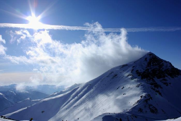 sneženie-Pyreneje-fantastický-obraz-hora-sneh-príroda