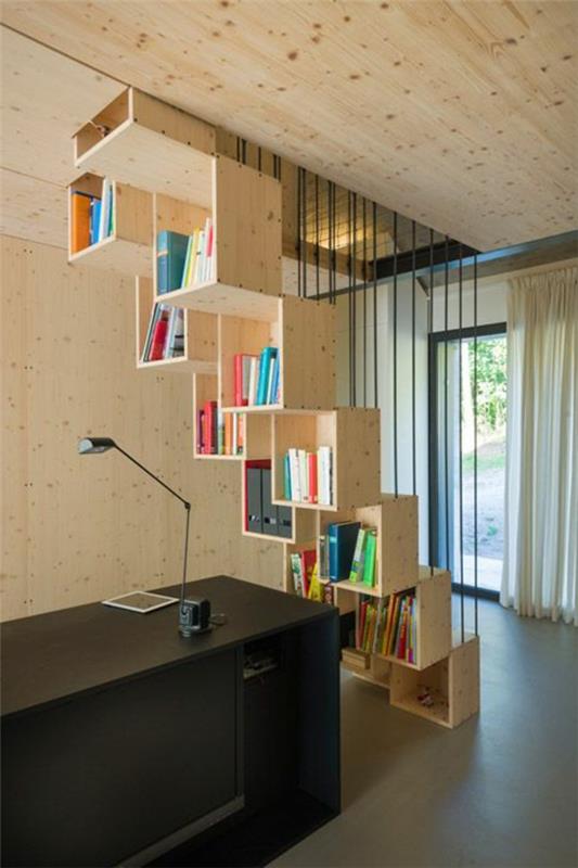 drevený dizajn-podkrovie-schodisko-a-knižnica