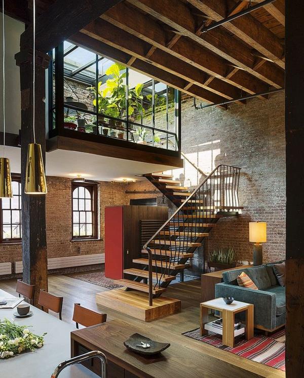 schodisko-loft-interiér-loft-originál-drevený-strop-a-strecha-sklo