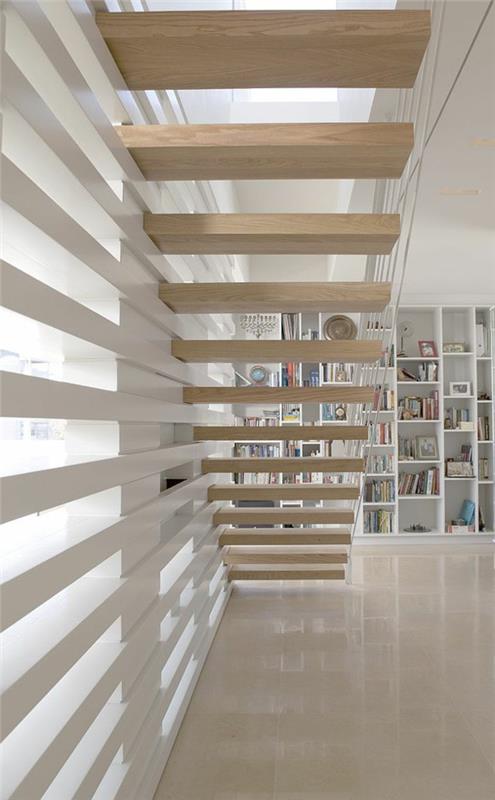 loft-schodisko-nie-japonská-v-dreve a-biela-knižnica