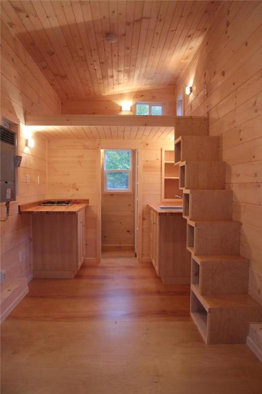 trä-upphängd-trappa-liten-mezzanine-interiör-all-wood