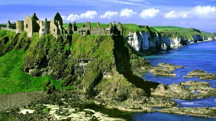 utmärkt-besök-irland-besök-ireland-ruiner-turist-guide-irland