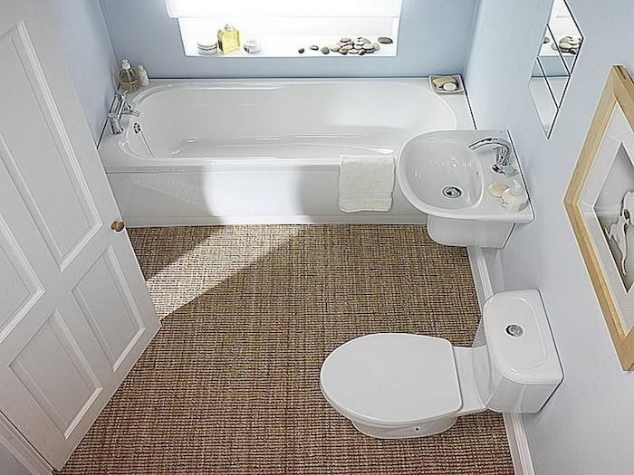 príklad usporiadania malej kúpeľne s vaňou wc