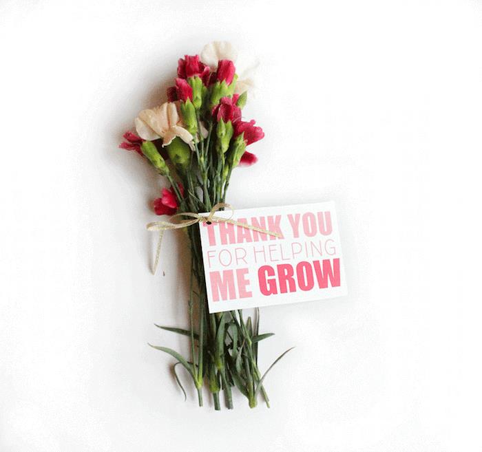 kytica kvetov s personalizovanou milenkou, poďakovaním, darom pre milenku a vecnými darmi