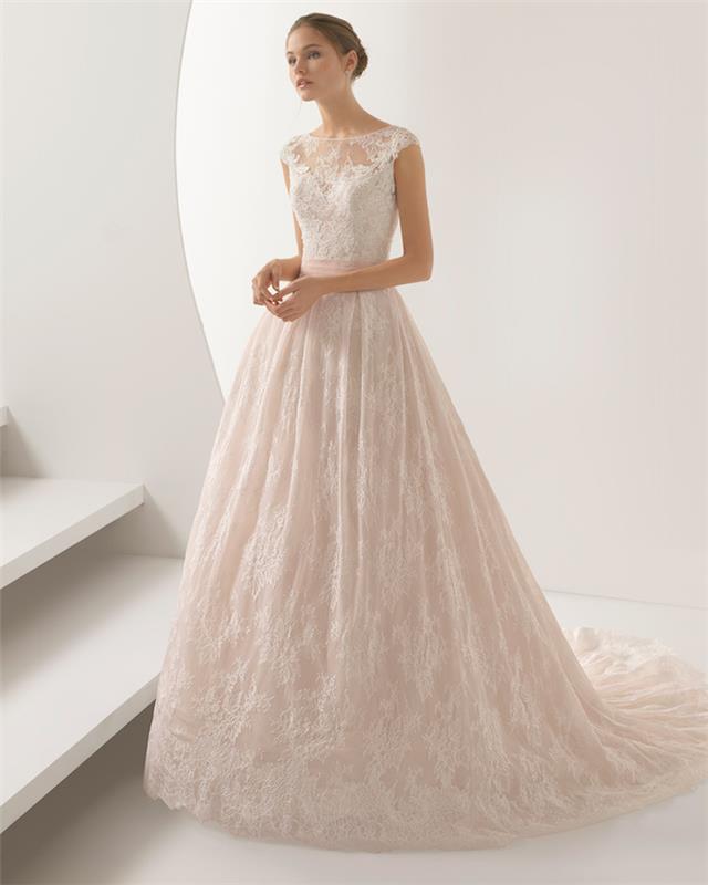 čipkované svadobné šaty s rozšírenou sukňou a čipkovým topom s ružovým opaskom, princeznovského strihu