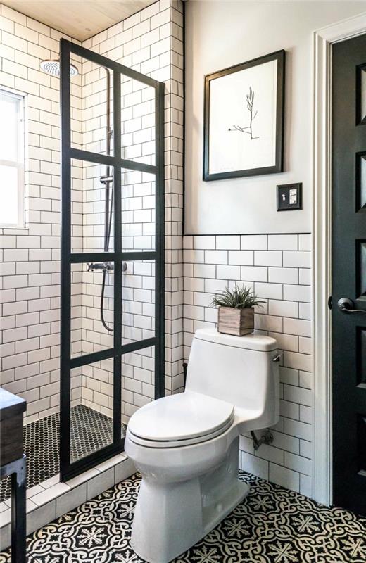 malá kúpeľňa s malým talianskym sprchovacím kútom s dláždenou stenou a dlažbou