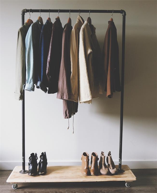 خزانة ملابس مفتوحة مع رف معطف معدني أصلي مع تخزين أحذية خشبي وعجلات مثبتة