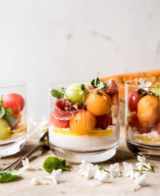 príklad verrine apero šalát ovocný melón prosciutto a burrata v skle taliansky recept