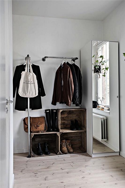 فكرة لإنشاء غرفة ملابس في غرفة نوم صغيرة ، وإنشاء منطقة لارتداء الملابس مع خزانة حائط ، وصناديق خشبية وخزانة