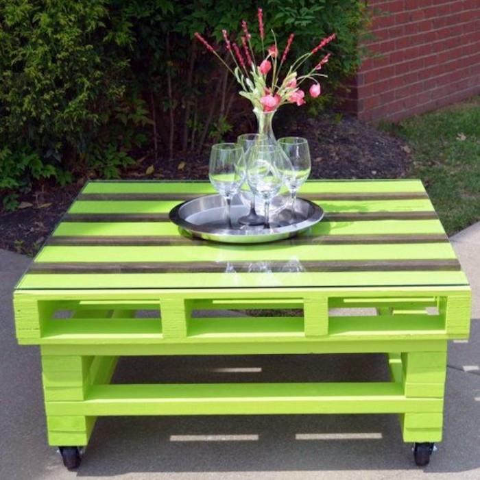 vyrobiť-stôl-palety-záhradný-nábytok-v-palete-stôl-stoličky-dizajn