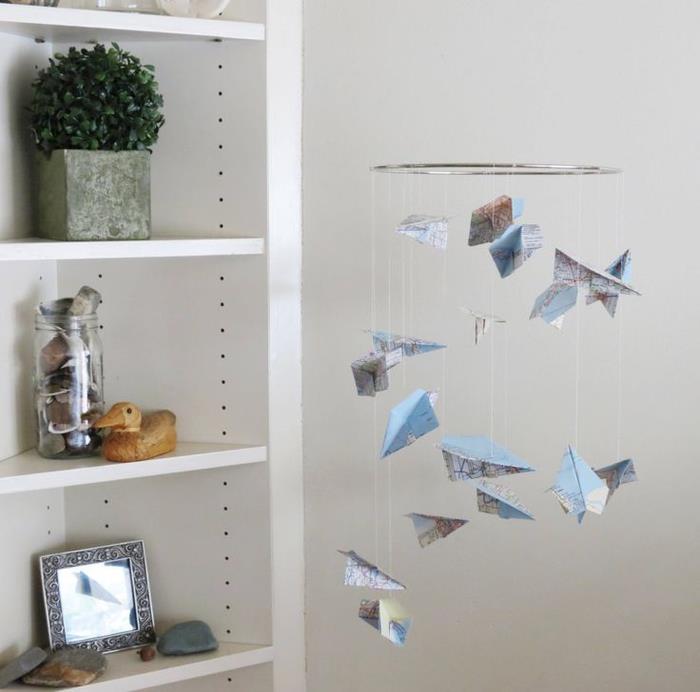 ako vyrobiť papierové lietadlá, originálny nápad na kutilský mobil s lietadlami origami v cestovnej mape