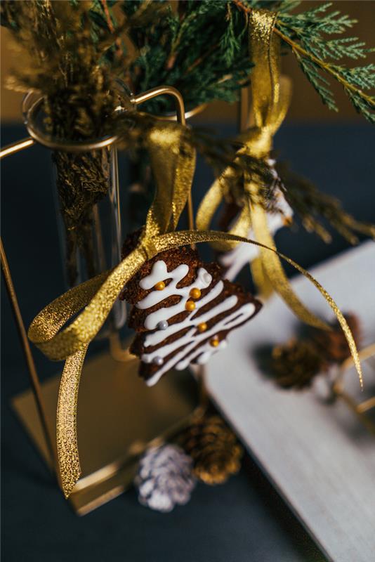 pepparkaksprydnad för att dekorera julgranen, juldekorationsidé att göra ätbar