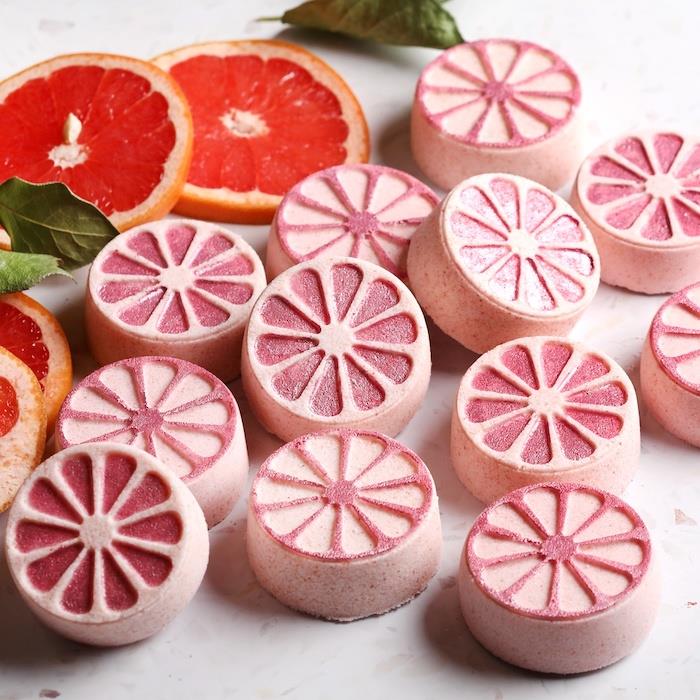 vyrobte si guličku do kúpeľa z ružového grapefruitu