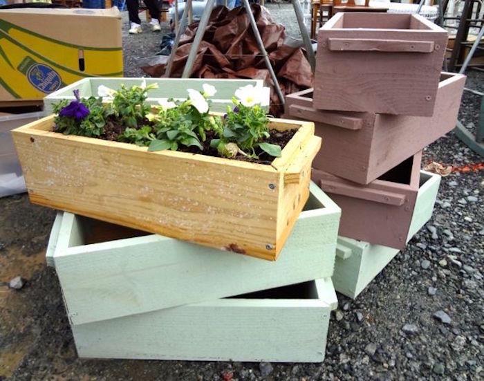 make-a-wood-planter-tips-paint-tools