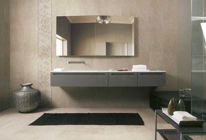 béžová a sivá kúpeľňová béžová na stenu a podlahu, sivý dizajn skrinky do kúpelne