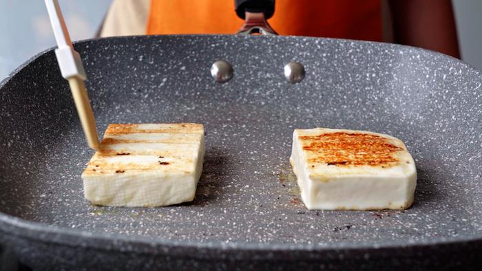grilujte syr halloumi, ako vložte do šalátu studený predkrm nápad rýchly a ľahký recept