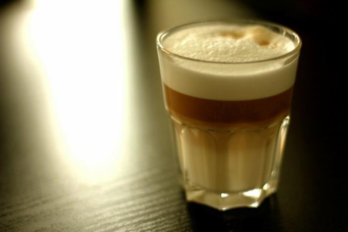gör-en-cool-cappuccino-kaffe-idé-uggla-varm-drink-drink
