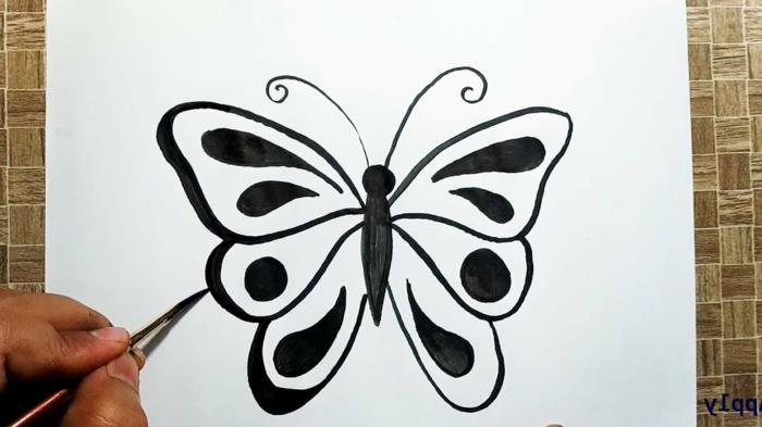 رسم فراشة الطلاء الأسود للتلوين والرسم للحصول على وشم فراشة رسم بسيط