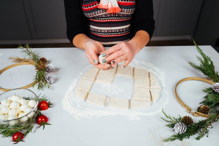 formujte guľky cesta a mozzarelly, ľahký aperitív pre 10 ľudí a zdieľanie jedál