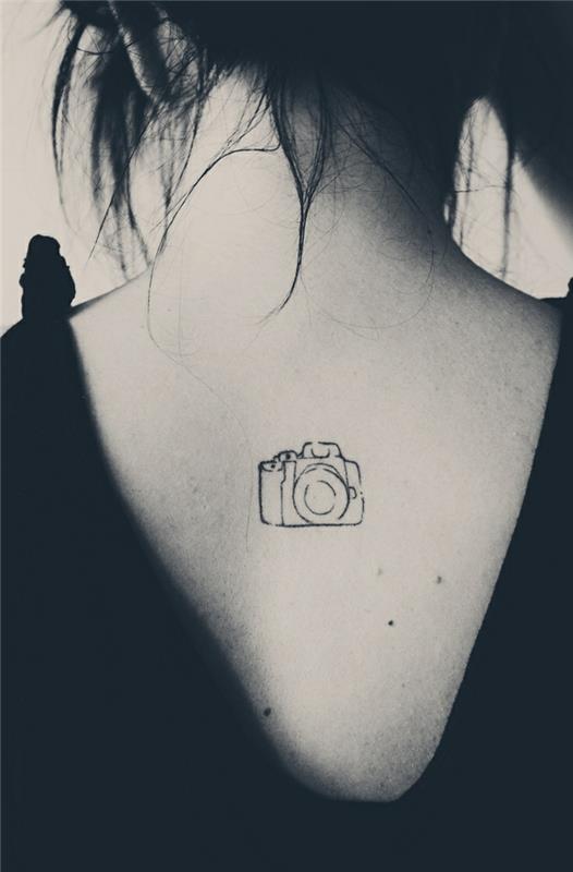 Žena tetovanie nápad malé diskrétne fotoaparát žena tetovanie