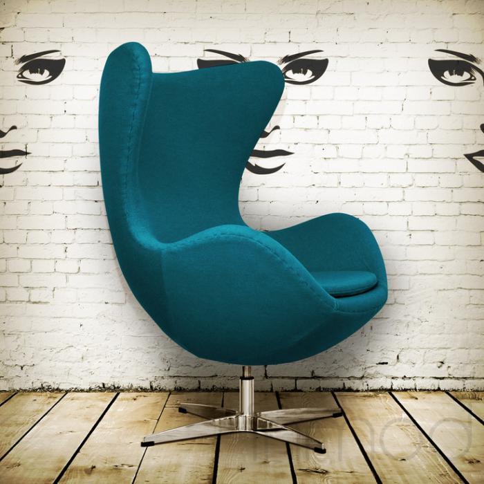 vajíčko-kreslo-dizajn-tyrkysová-by-Jacobsen-stolička