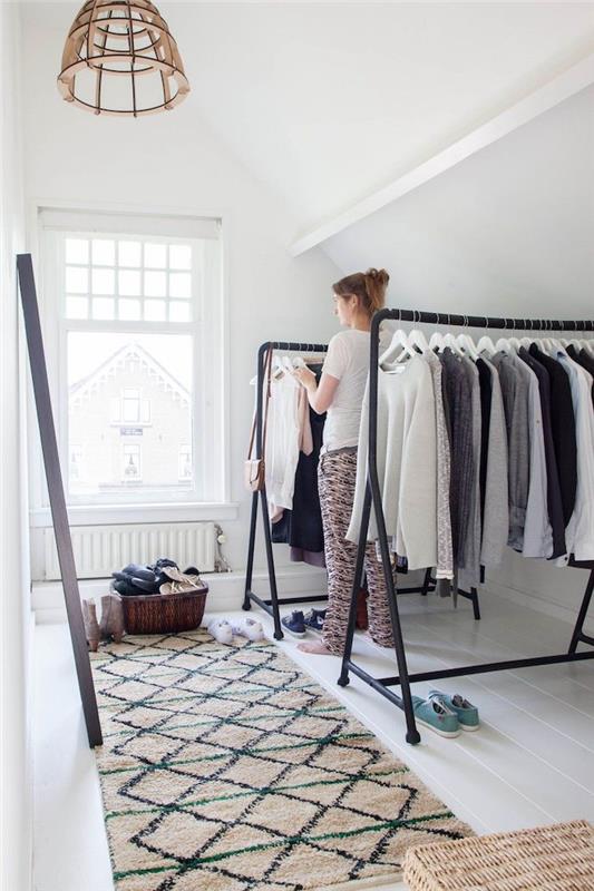 Omklädningsrum medan ett omklädningsrum mysigt sovrum elegant inredning, geometriskt mönster matta
