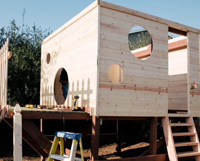 hur man gör ett barns trädgårdsskjul, modell av ett hus för utomhusbarnslekar att göra själv