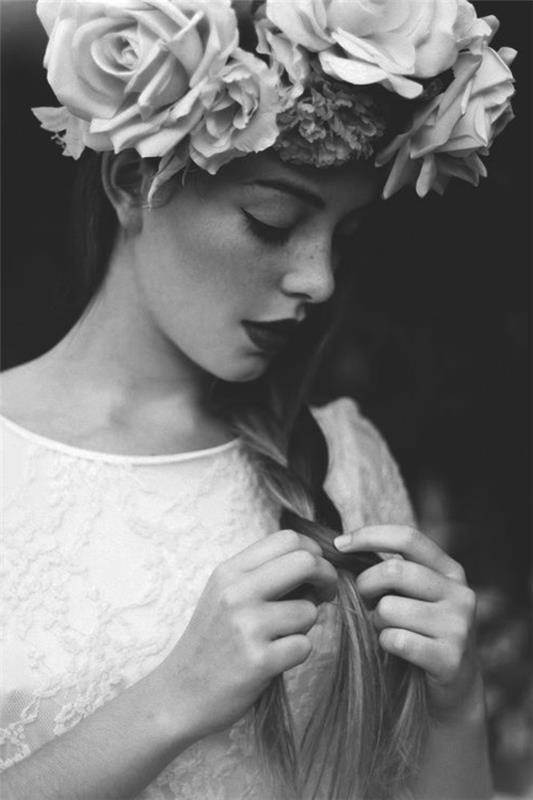 flicka-vit-svart-blommor