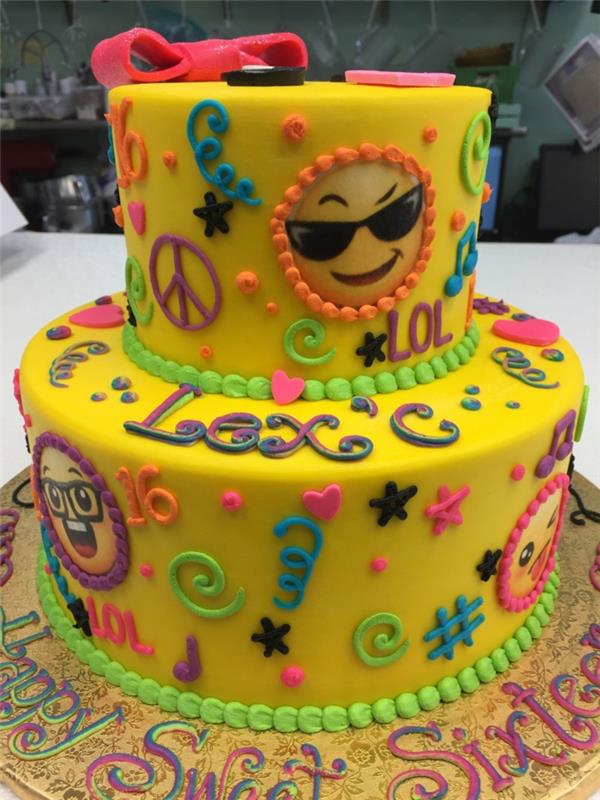 personalizovaná narodeninová torta, žltá poleva, ružová stuha, vzory vytesané na cesto