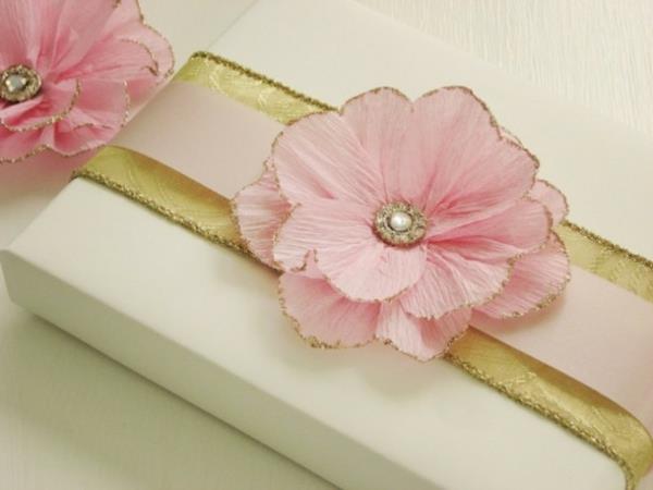blomma-i-crepon-papper-present