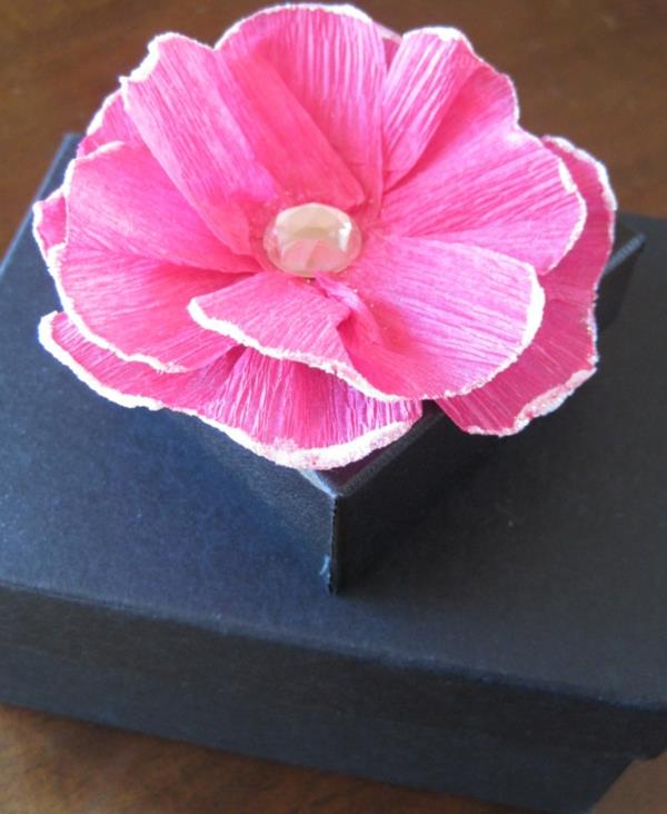 crepon-papper-blomma-idé-presentförpackning
