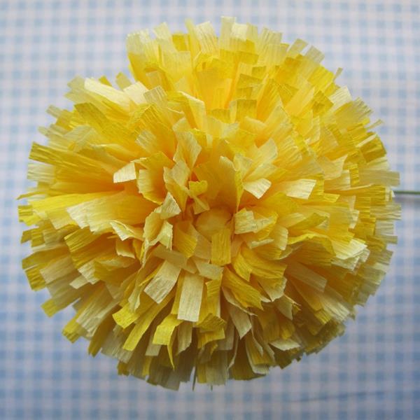 ganska gul-crepon-papper-blomma