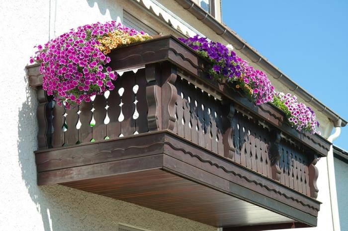 kvetina-váš-balkón-s-moderným-exteriérom-kvety-pekne-moderný-exteriér-pre-drevenú terasu