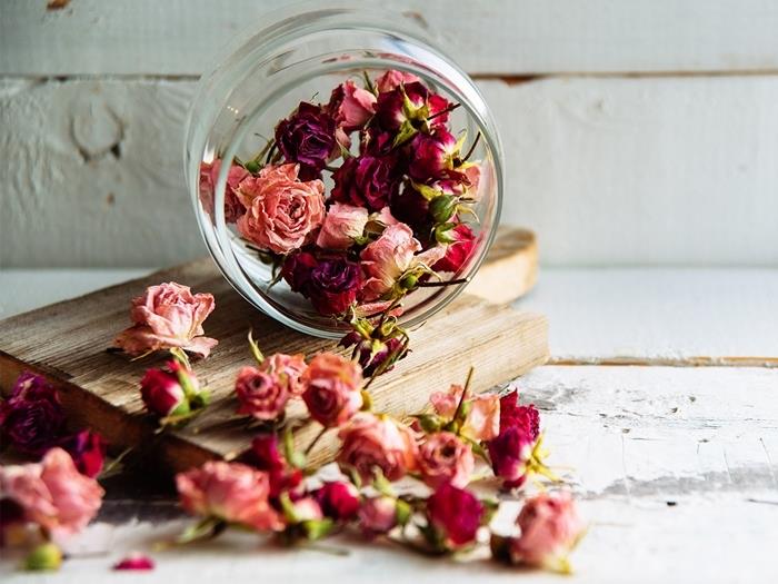 torkade blommor dekoration torkningsteknik gratis luftrosor glasburk bräda urklippt trä torkade rosenblad