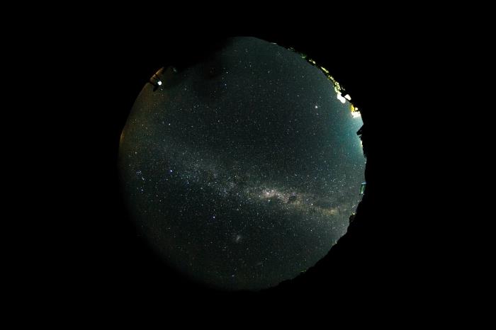 خلفية الفضاء المظلم للكمبيوتر ، فكرة لورق الحائط للكمبيوتر حول موضوع علم الفلك مع النجوم