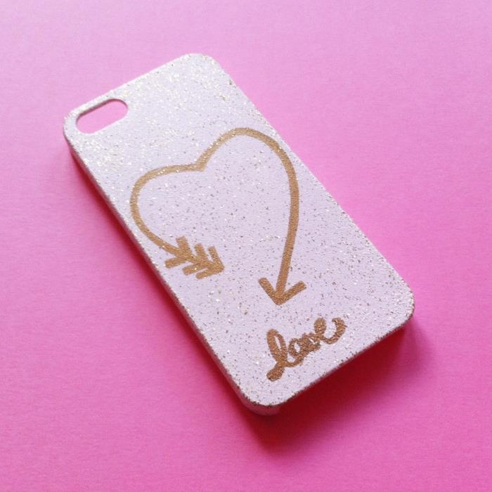 príklad personalizovaného očarujúceho dizajnového puzdra na telefón pre dievča, ružovej škrupiny zdobeného priehľadnými trblietkami a dizajnu so srdiečkovým a slovným dizajnom lásky
