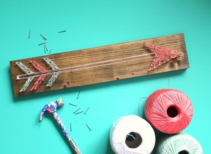 DIY handgjord objektmodell med träskiva och pilformad tråd, enkel manuell aktivitet för att göra en inredning