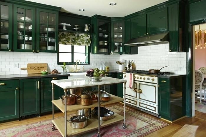 impozantný-priemyselný-model-kuchyne-v zelenej farbe