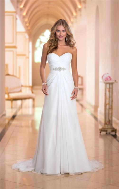 nádherné-svadobné-šaty-jednoduché-elegancia-chodba