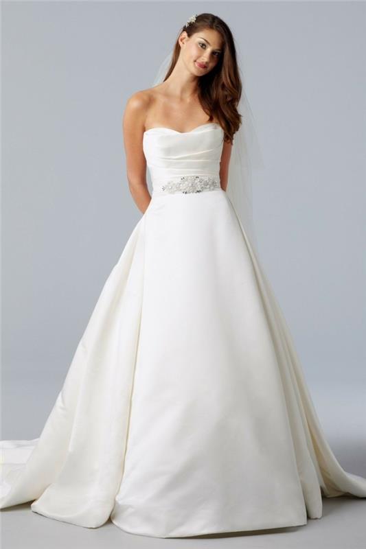 nádherné svadobné šaty-jednoduchá-elegancia-jednoduchá-silueta-s-odvahou-svadobné šaty bez ramienok