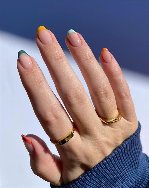 francúzska manikúra 2021 twist transparentný základ lak laky rôzne farby zlaté prstene