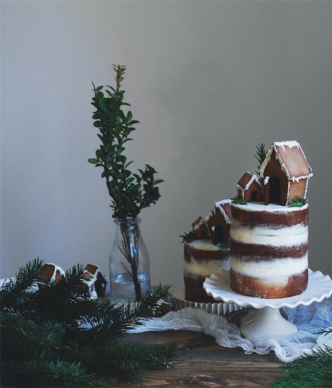 idé att göra en original julkaka i lager med julsmak, pepparkakor och gourmethus för dekoration