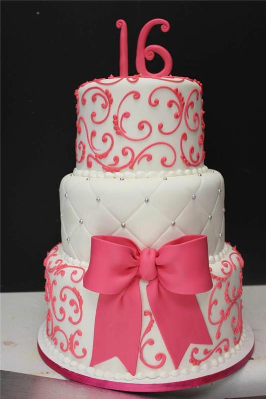 kus namontovaný v ružovej a bielej farbe, ružová stuha, prispôsobená narodeninová torta