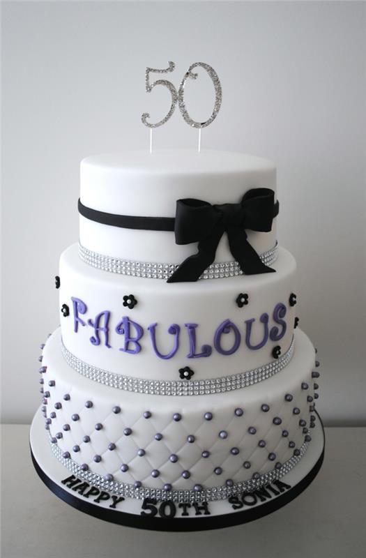 ozdobená biela narodeninová torta pre dospelých, čierna stuha vyformovaná v paste a skripty