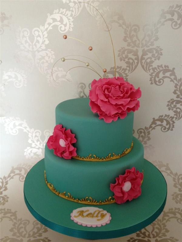 originálna dekorácia torty, ruže a skript v paste, návrh tortovej kreácie