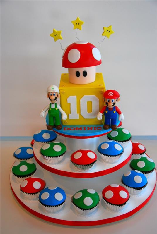 narodeninová torta pre chlapcov, viacvrstvová košíčková torta, navrch červenobiely hríb