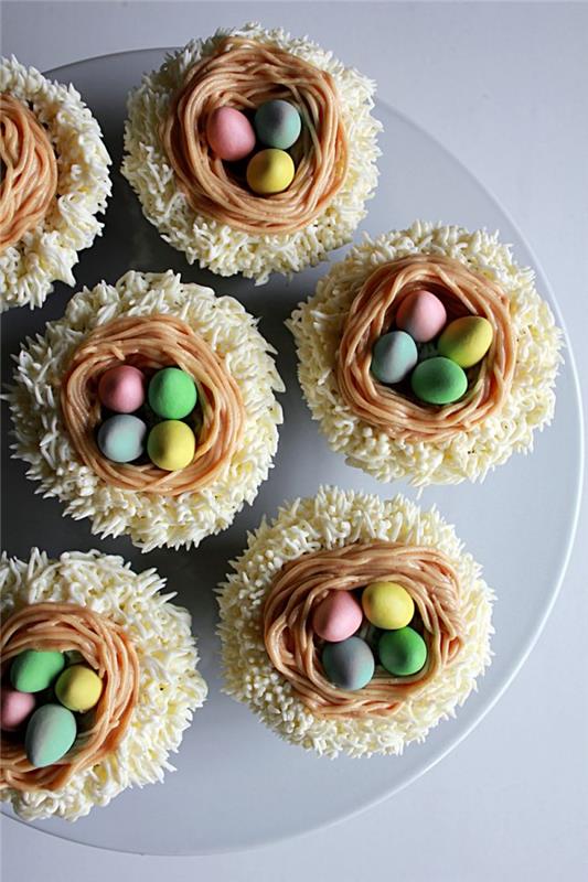 mini påskboxtårta idé att göra själv, enkelt vaniljmuffinrecept med vit grädddekoration
