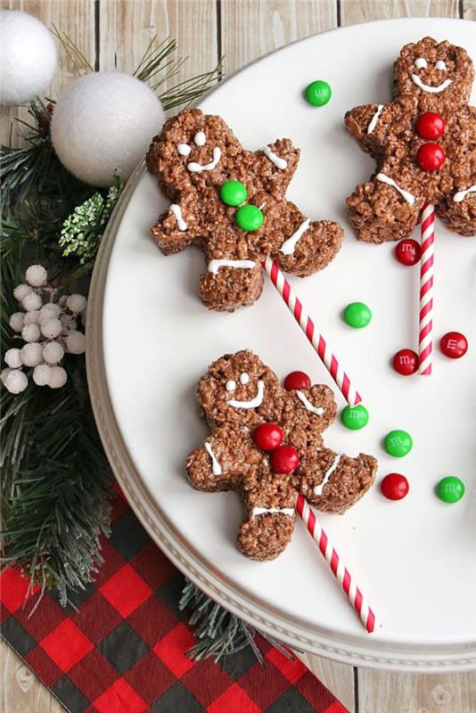 chokladpuffad riskaka imitation pepparkaksman med godis knappar lätt julrecept